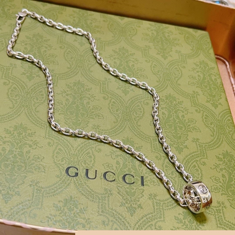G*u*i necklaces